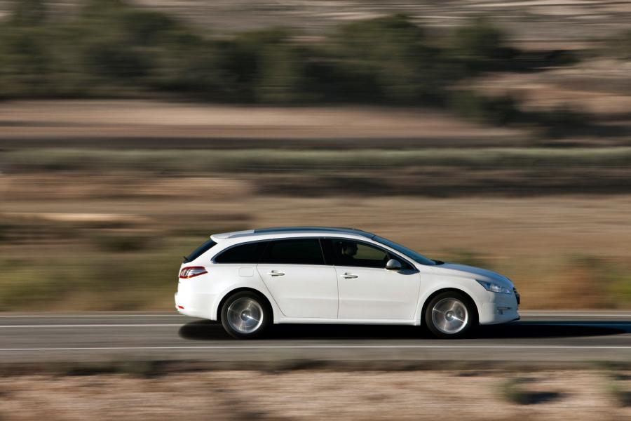  Peugeot 508 SW 2010 года  (фото 23 из 33)